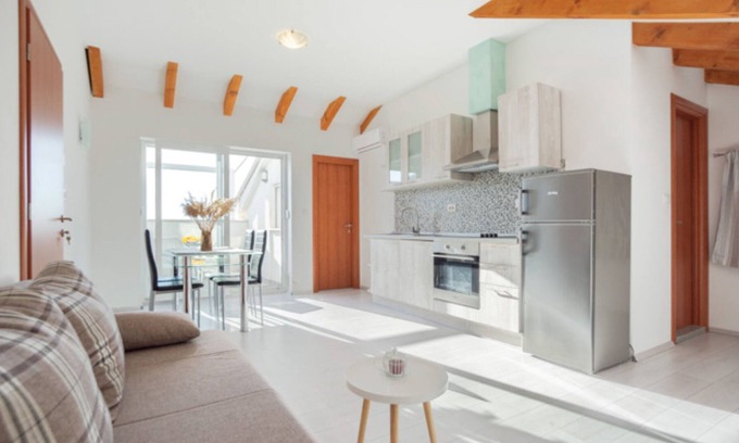 Podstrana Apartment | A6 - spacious apt with the sea view & use of pool