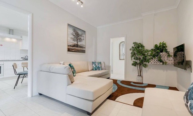 Connolly Apartment | A9 - Elegant 3 bed apt in the heart of Connolly!