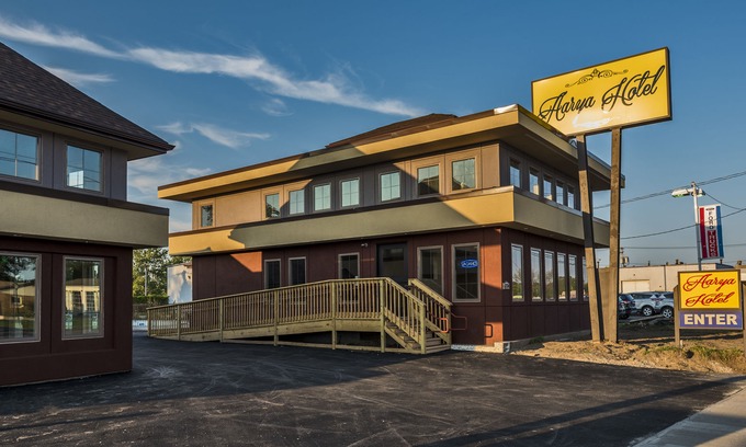 Niagara Falls Hotel | Aarya Hotel by Niagara Fashion Outlets