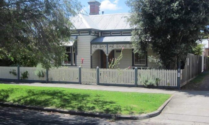 Queenscliff House | Abaleen House at 12 Hobson St Queenscliff FREE WIFI