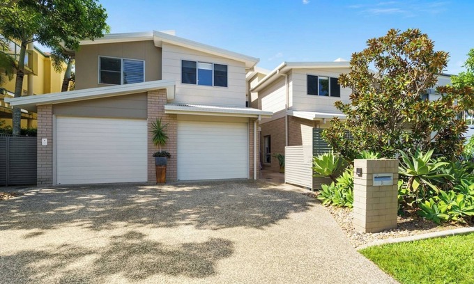 Burleigh Heads House | Abbey's Burleigh Haven. 2 Min Walk to James Street