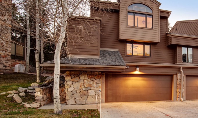 Deer Valley House | Abode on Stonebridge | DV getaway & close to Main Street | Great kids bunk & playroom
