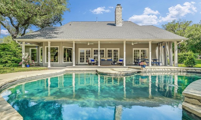 Westwood House | Above Auth Westlake I Pool I Hot Tub I Game Room I Back House I Greenbelt