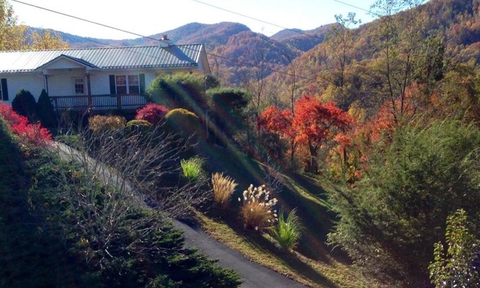 Maggie Valley House | ABOVE AVERAGE GETAWAY WITH A GREAT MTN VIEW