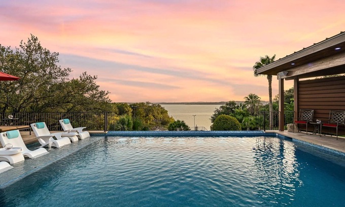 Comanche Trail House | Above Palms I NEW Pool & Spa I Views I Lake Travis I Family Fun I Services