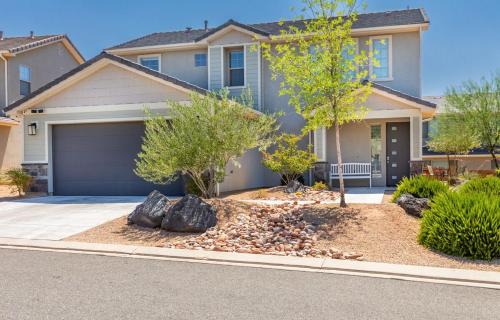 Sienna Hills House | Above Parr - Pet Friendly New Listing