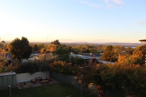 Kooringal Apartment | 'Above the Trees' - Spectacular Views, Sleeps 10