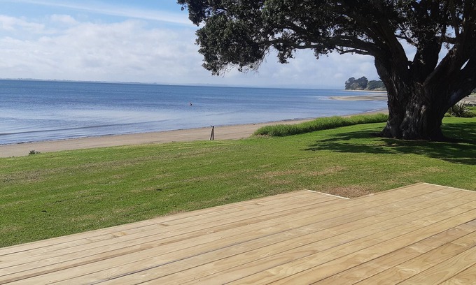 Big Bay House | Absolute Beach Front,3 brm bach sleeps 6 .Plus 5 person sleepout also available