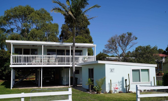 Loch Sport House | Absolute beach front home overlooking Lake Victoria