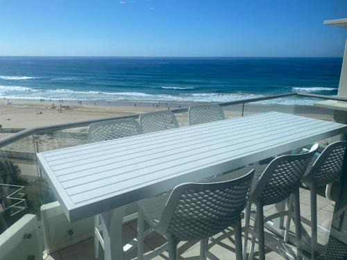 Surfers Paradise Apartment | Absolute Beach Frontage Two Bedroom