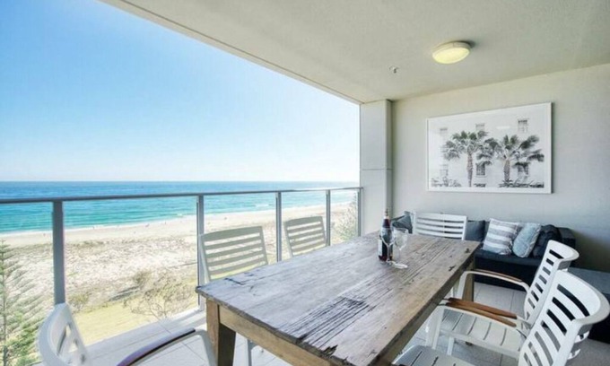 Coolangatta Apartment | Absolute Beachfront Apartment on Kirra Beach.