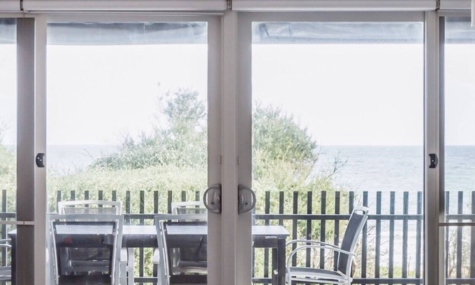 Frankston House | Absolute Beachfront property -Gateway to Mornington Peninsula