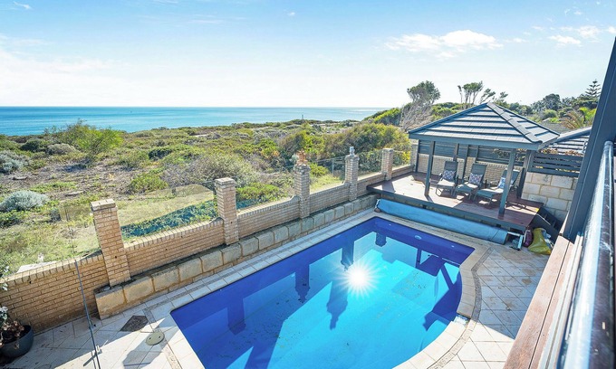 Halls Head House | Absolute Oceanfront Retreat