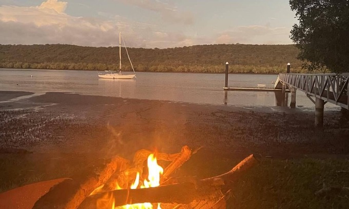 Brisbane Waterfront House | Absolute Water Front with Private Pontoon for Fishing, Boating and Crabbing!