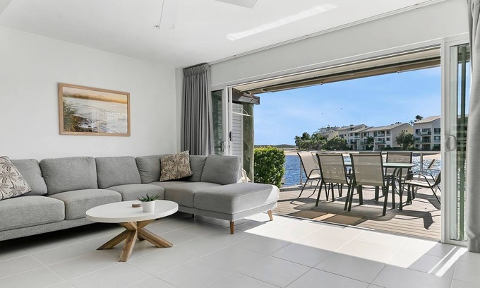 Noosaville Apartment | Absolute Water Frontage on Noosa River! Unit 5 Driftwood, 9 Barbados Crescent