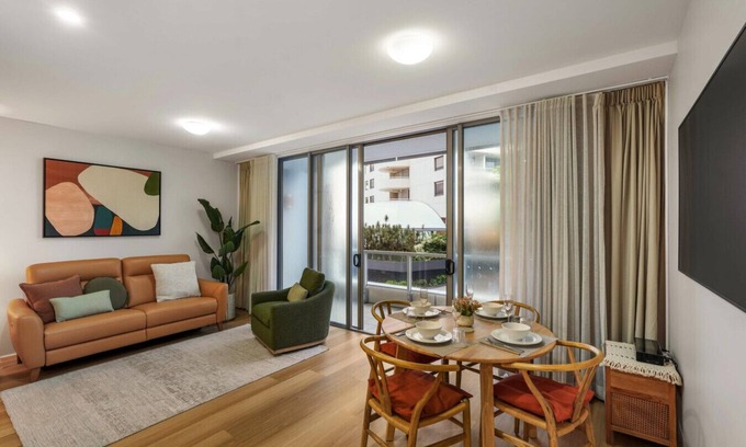 East Trinity Apartment | Absolute Waterfront - Enjoy Exceptional Lifestyle