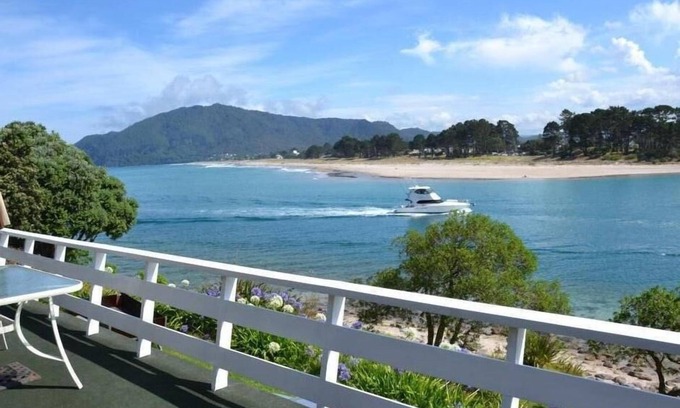 Tairua House | Absolute waterfront with stunning views