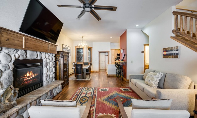 Steamboat Springs House | AC in Bedrooms| Community Hot Tub| 1200 sq feet
