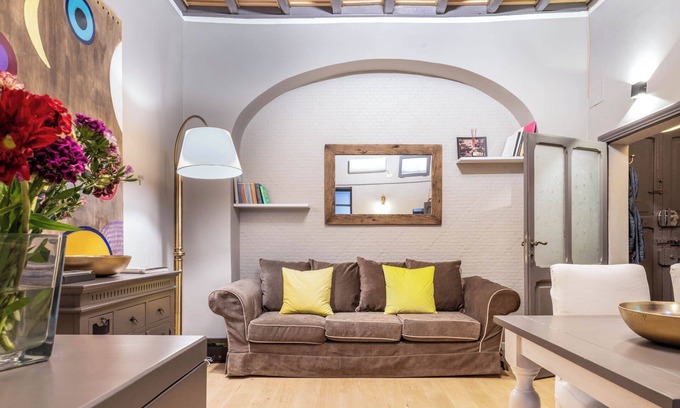 Rione V Ponte Apartment | AC Rome Apt for 6 + Terrace - Walk to Trastevere & Gianicolo - Book Summer!