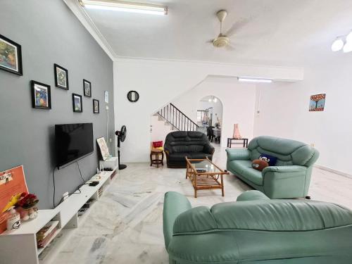 Taman Rapat Damai House | Acacia Guesthouse by ZamanJa