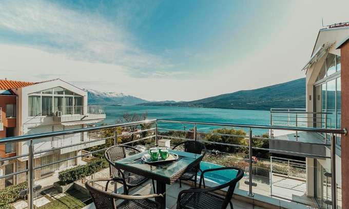 Denovici Apartment | Acacia Hills A8