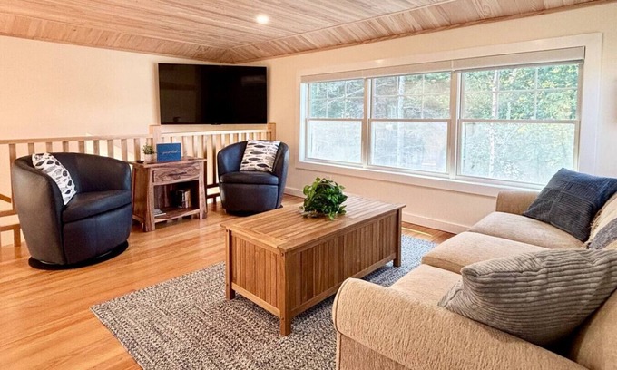 Northeast Harbor Apartment | Acadia + Bar Harbor Escape Gym Access NEH