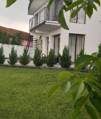 Deva Apartment | Accent Garden