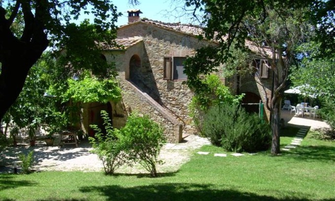 Radicondoli Apartment | Accommodation with Shared Pool and Private Garden - LA CASA NUOVA apartment.