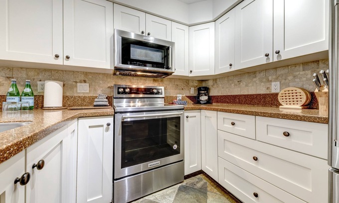 Upper Village Condo | Acer Vacations | Large 2 Bedroom | Ski-in/Out | Hot Tub | Pool | W/D | Wifi | Greystone Lodge