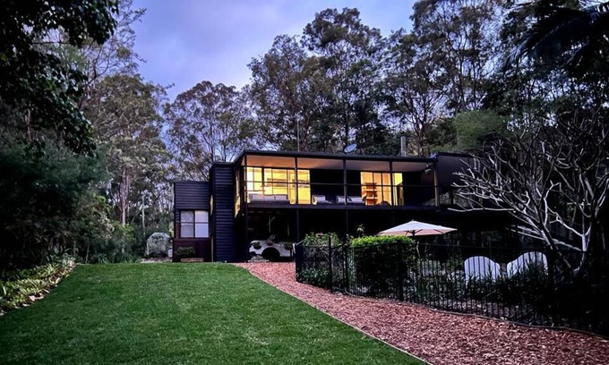 Elanora House | Acreage 5 Bedroom Home Close to Beach Gold Coast