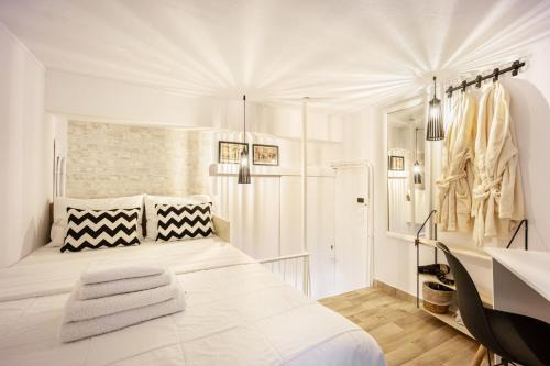 Athens City Centre Apartment | Acropolis Elegant Maisonette by LODGESPOT