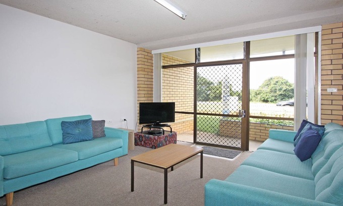 Flynns Beach Apartment | Across The Road From Flynn's Beach