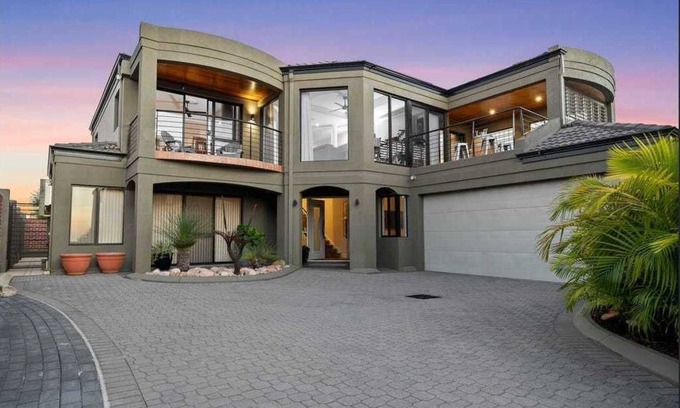 Hillarys House | Across the road from Hilary’s Beach Club