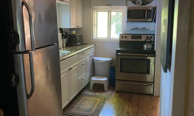 Port Carling Cabin | Ada Lake Cottage - Port Carling couples retreat
