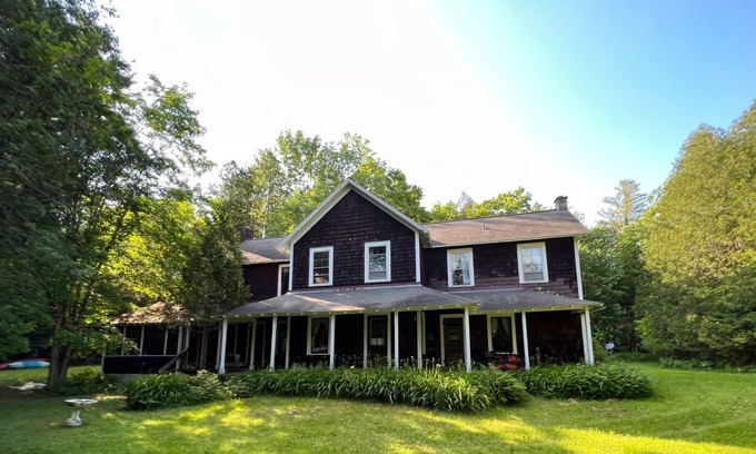 Newcomb House | Adirondack Cedar Inn-Lake Harris-Perfect Getaway for entire family