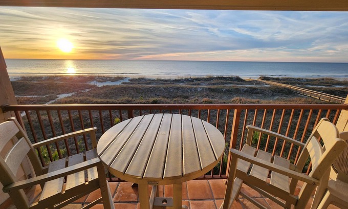 Folly Field Villa | Admirals Row 306: True Direct Oceanfront W/Panoramic Oceanview
