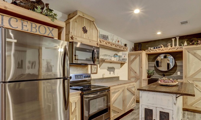 Livingston Other | Adorable 2 Bedroom Barndominium