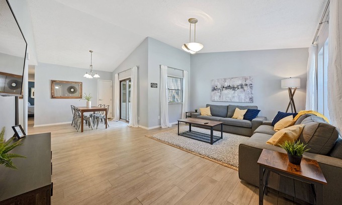 Gahanna House | Adorable 3 bed, 1.5 bath Ranch Home with fenced yard