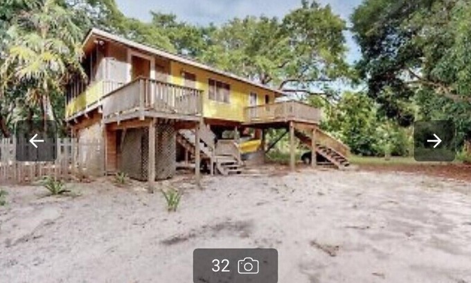 Lawson Rock House | Adorable and quaint cabana 50 yards from beach