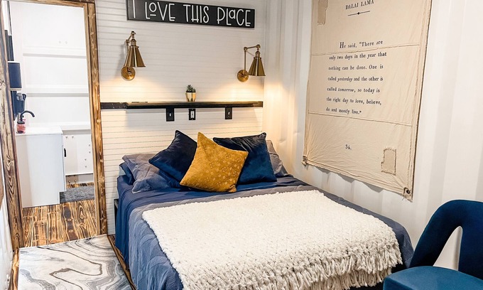 Marble Falls Villa | Adorable container villa on Retreat Ranch