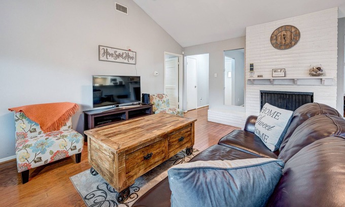 George Bush Park/Eldridge House | Adorable Home in the Energy Corridor, Houston - next to Village Int. School