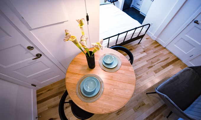 Gay Village Apartment | Adorable One Bed Apt 96% Walking Score in Downtown Close to Metro