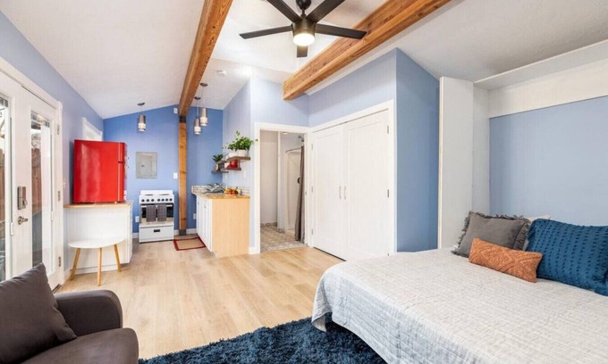 East Central House | Adorable & Pet Friendly-Close to U and Downtown!