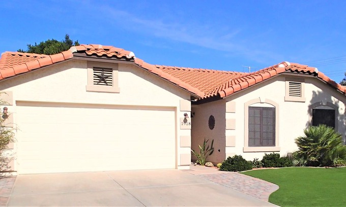Val Vista Lakes House | Adorable, Sparkling Clean Home in Fabulous Val Vista Lakes Community!!