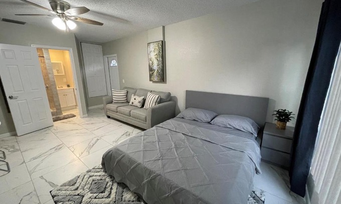 Lake Magdalene House | Adorable Suite in Tampa.