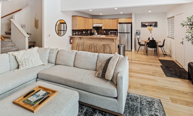 Sandpoint Condo | Adorable Urban Escape: 1-Bedroom + Loft in the Heart of Downtown