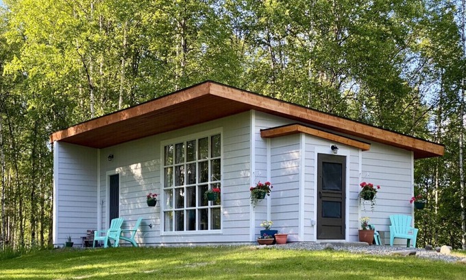 Susitna North Cottage | Adventure Cottage - Rustic and Cozy! Full Kitchen/Private Yard