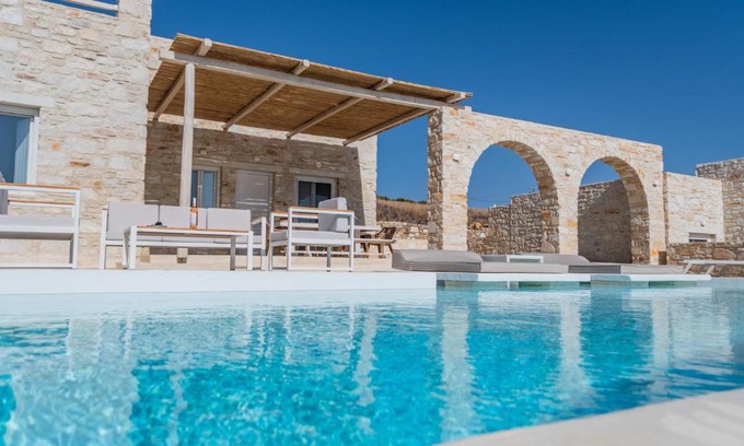 Piso Livadi Villa | Aegean Feelings