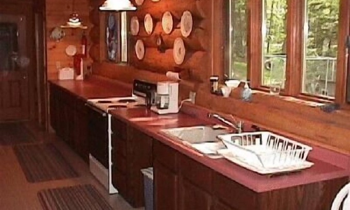 Butternut Cabin | 'AERIE' Eagles Nest Lodge, Five bedroom, Two kitchen, Full Log home