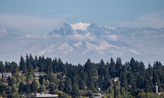 South Westside House | AERIE VIEW Classic character close to downtown w view of Mt Rainier & Budd inlet